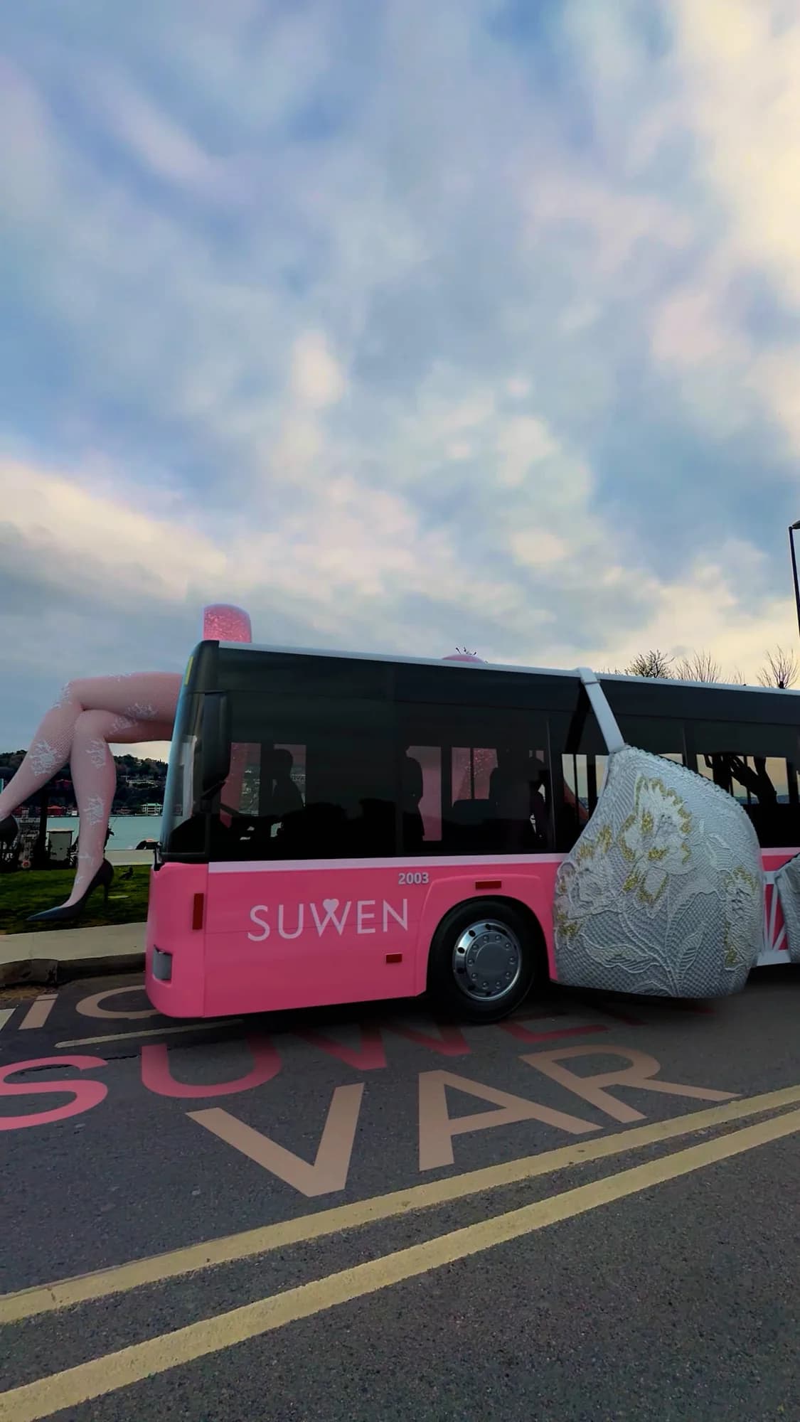 Suwen | Bus Stop CGI FOOH (Part Two) — video poster görseli