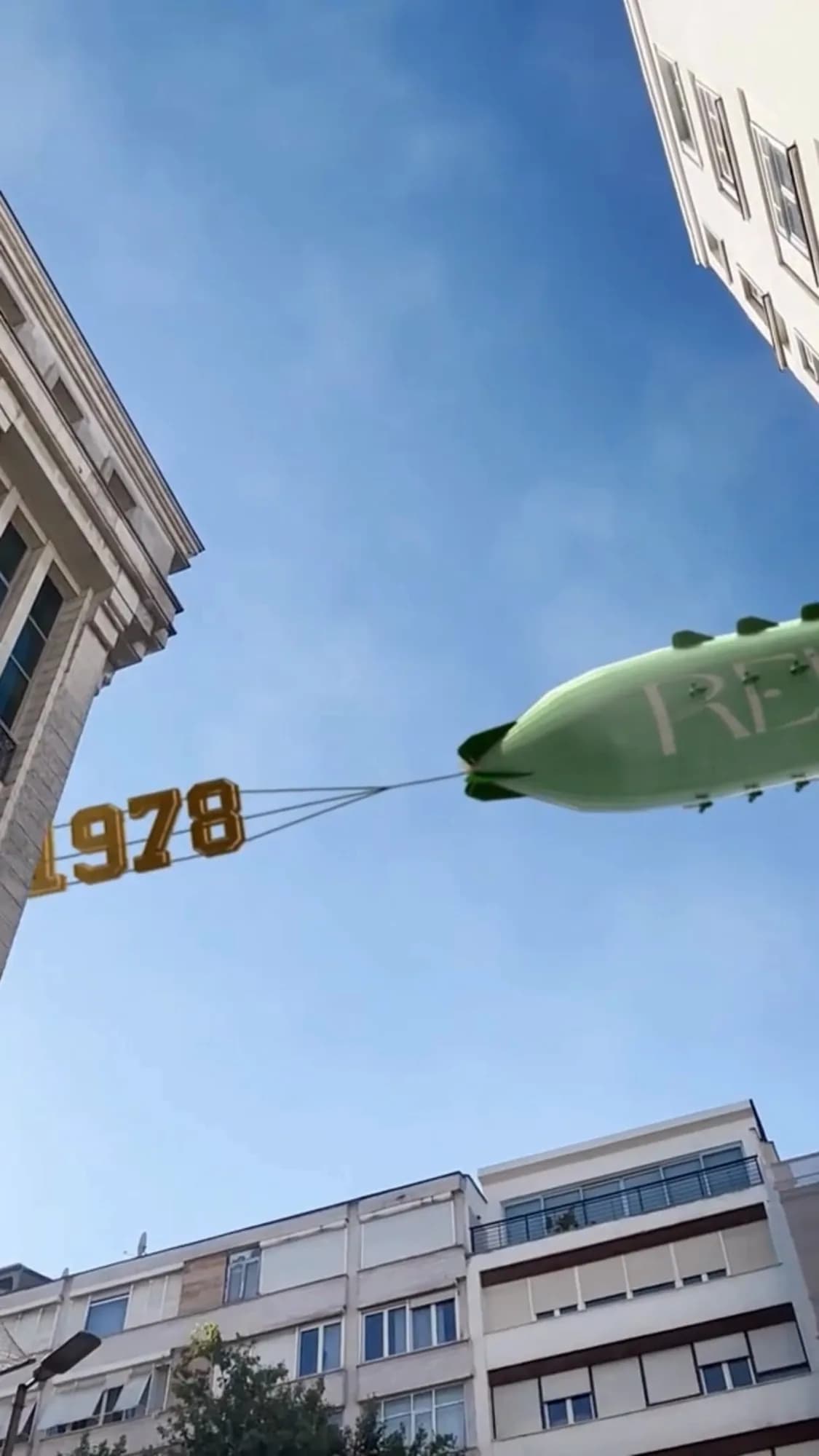 Reis Kuyumculuk – Zeppelin CGI Film — video poster image