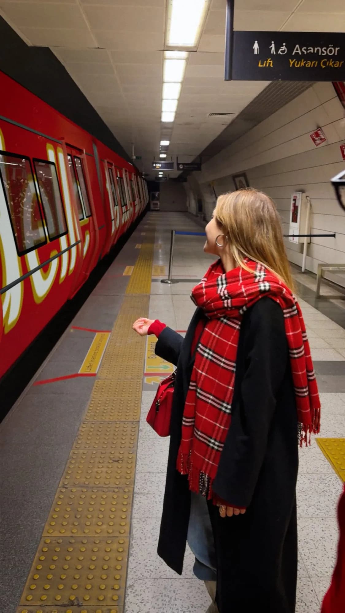 Tadelle | World Red Dress Day | Metro CGI Film — video poster image